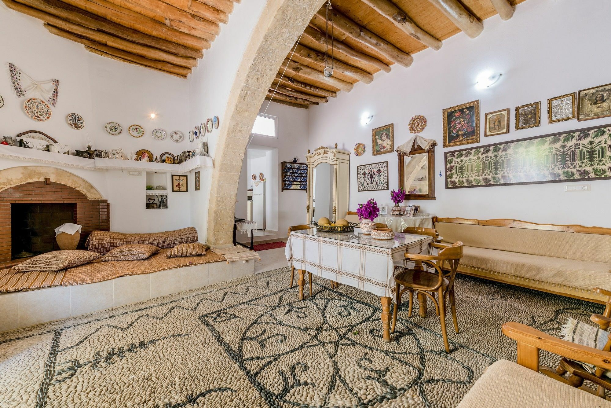 Kamariko Traditional House * Афанту